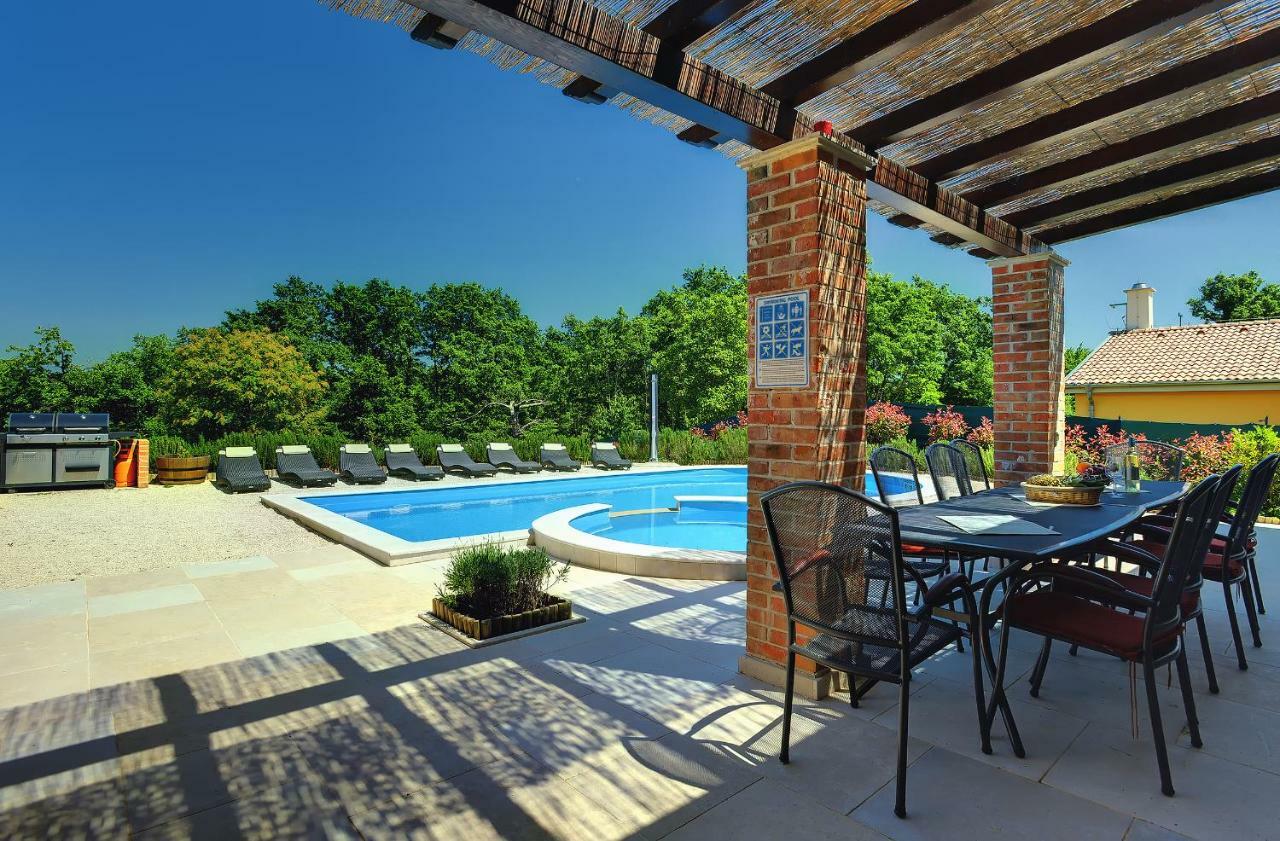 Režanci Villas Vea Histria מראה חיצוני תמונה