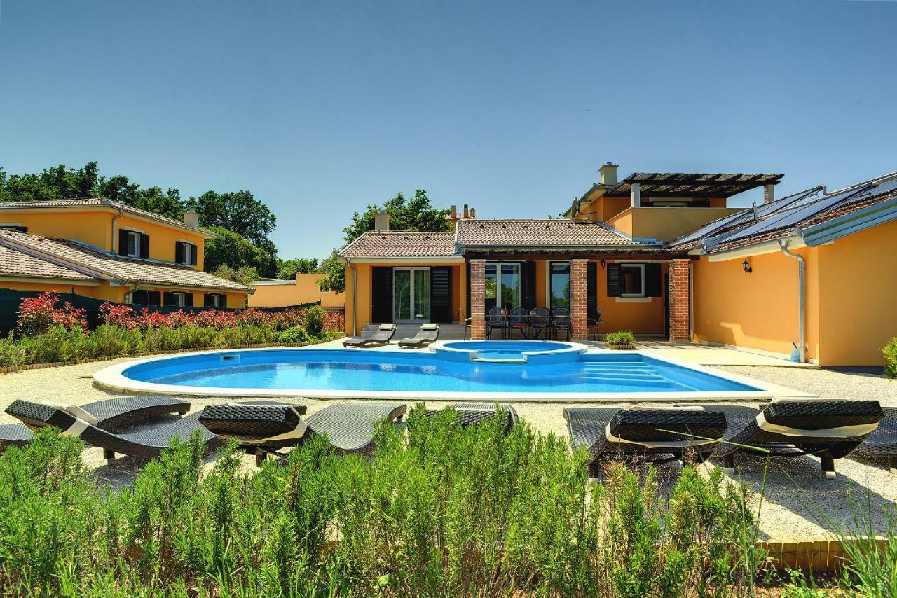 Režanci Villas Vea Histria מראה חיצוני תמונה
