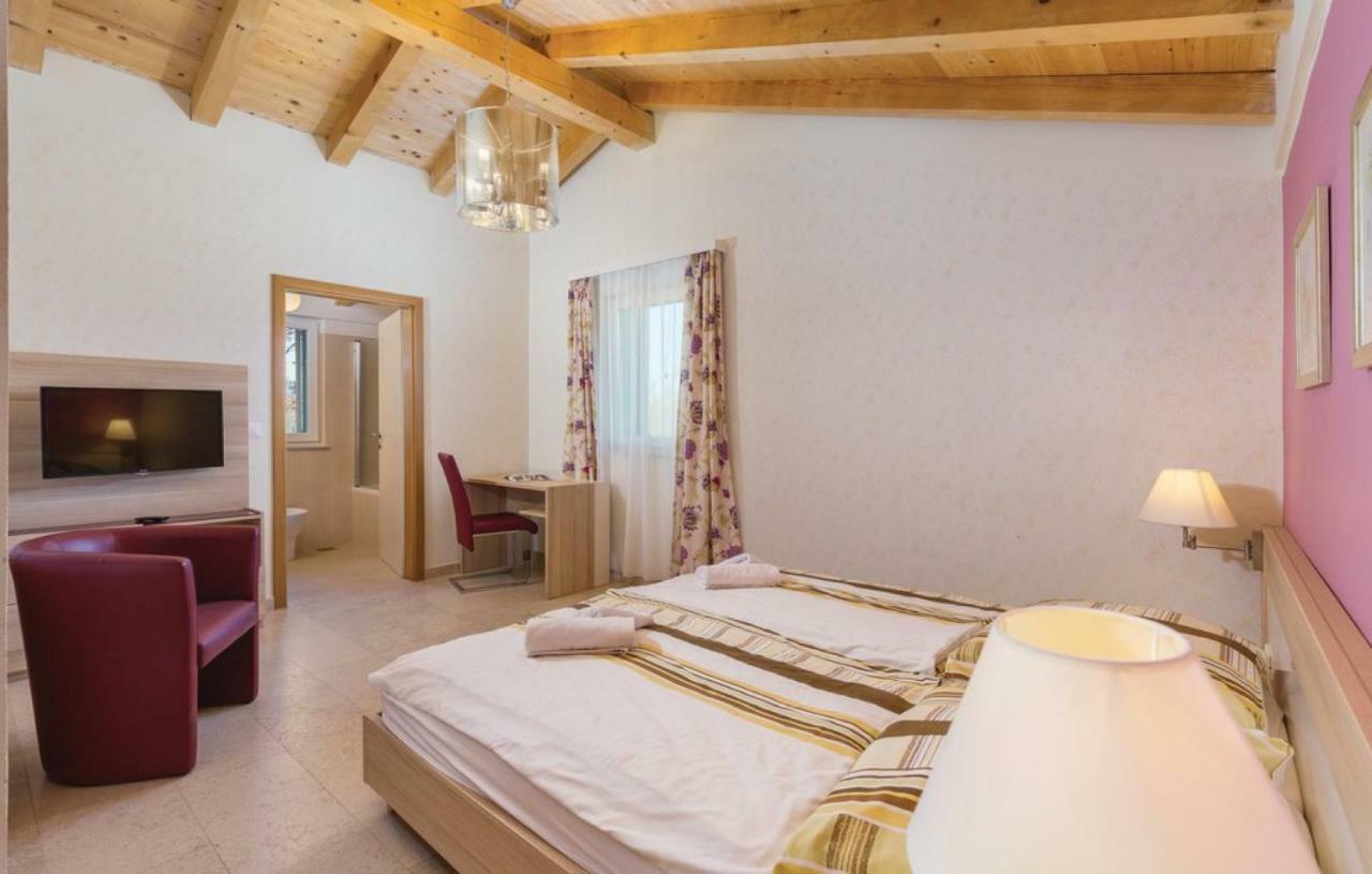 Režanci Villas Vea Histria מראה חיצוני תמונה